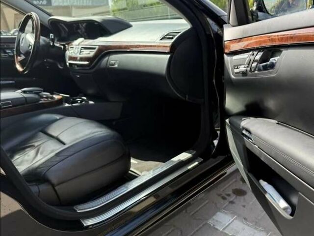 Черный Мерседес С Класс, объемом двигателя 5.46 л и пробегом 440 тыс. км за 10000 $, фото 8 на Automoto.ua