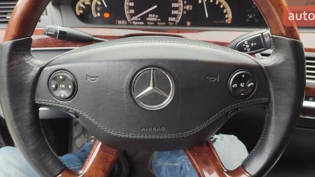 Чорний Мерседес С Клас, об'ємом двигуна 5.5 л та пробігом 198 тис. км за 12000 $, фото 12 на Automoto.ua