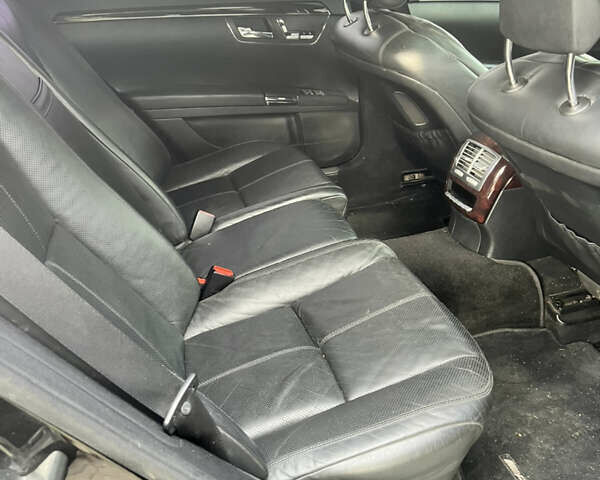 Черный Мерседес С Класс, объемом двигателя 4.7 л и пробегом 320 тыс. км за 9800 $, фото 5 на Automoto.ua