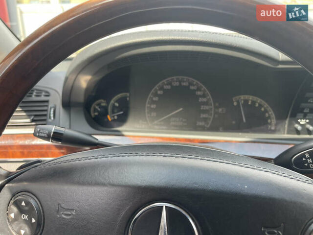 Чорний Мерседес С Клас, об'ємом двигуна 5.5 л та пробігом 260 тис. км за 12999 $, фото 22 на Automoto.ua