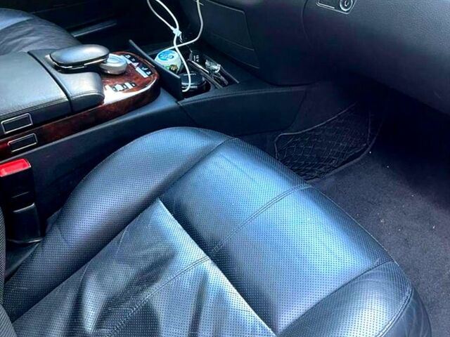 Черный Мерседес С Класс, объемом двигателя 5.5 л и пробегом 283 тыс. км за 13000 $, фото 5 на Automoto.ua