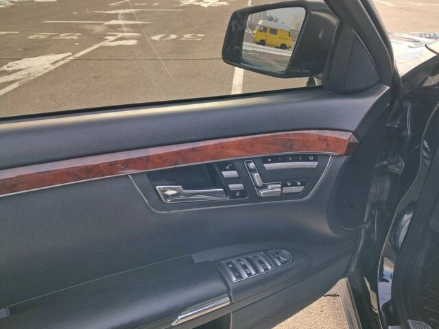 Чорний Мерседес С Клас, об'ємом двигуна 5.5 л та пробігом 250 тис. км за 12500 $, фото 13 на Automoto.ua