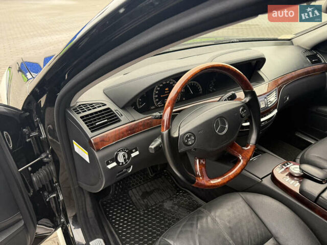 Чорний Мерседес С Клас, об'ємом двигуна 5.46 л та пробігом 245 тис. км за 8500 $, фото 10 на Automoto.ua