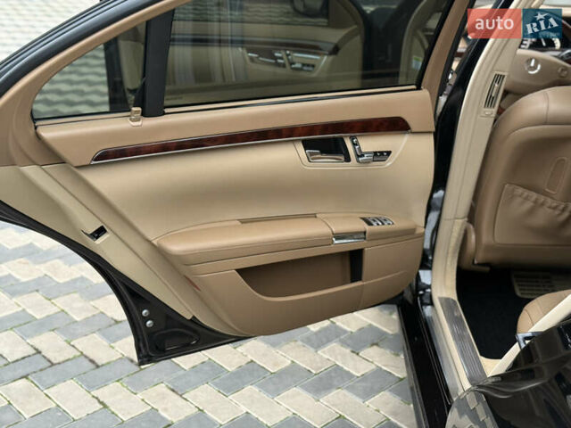 Черный Мерседес С Класс, объемом двигателя 5.46 л и пробегом 70 тыс. км за 20500 $, фото 9 на Automoto.ua