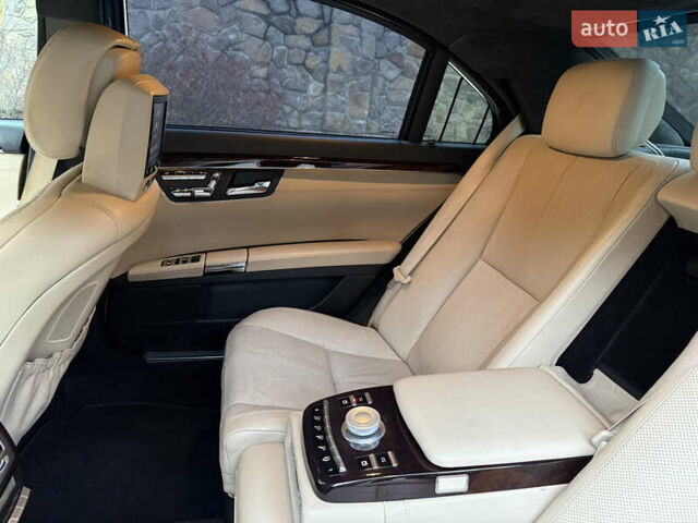 Чорний Мерседес С Клас, об'ємом двигуна 5.5 л та пробігом 243 тис. км за 12999 $, фото 25 на Automoto.ua