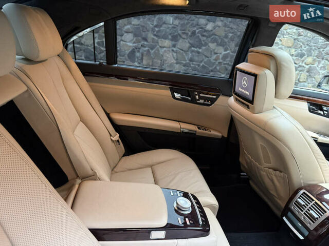 Чорний Мерседес С Клас, об'ємом двигуна 5.5 л та пробігом 243 тис. км за 12999 $, фото 30 на Automoto.ua