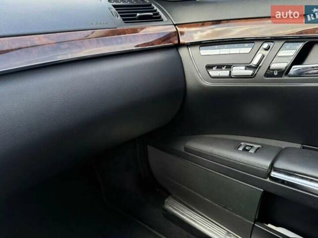 Черный Мерседес С Класс, объемом двигателя 5.46 л и пробегом 440 тыс. км за 10000 $, фото 15 на Automoto.ua