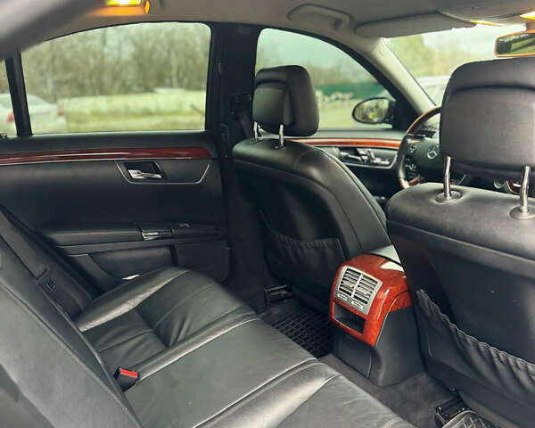 Чорний Мерседес С Клас, об'ємом двигуна 3 л та пробігом 220 тис. км за 13600 $, фото 6 на Automoto.ua