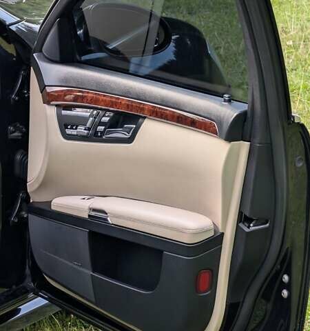 Чорний Мерседес С Клас, об'ємом двигуна 2.99 л та пробігом 375 тис. км за 11499 $, фото 59 на Automoto.ua