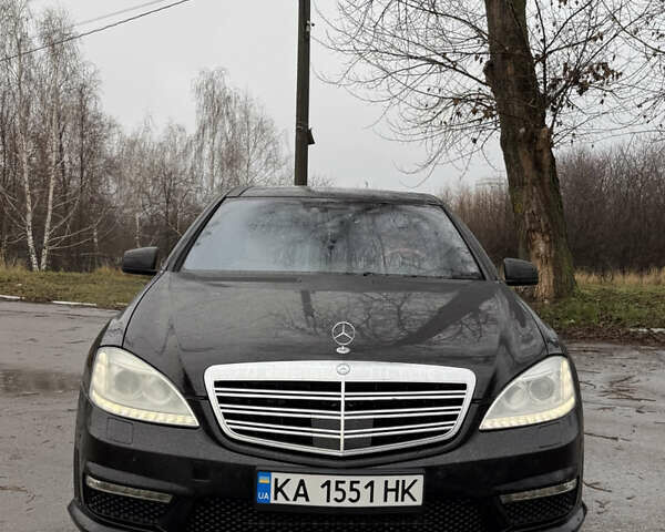 Черный Мерседес С Класс, объемом двигателя 5.5 л и пробегом 237 тыс. км за 9999 $, фото 15 на Automoto.ua