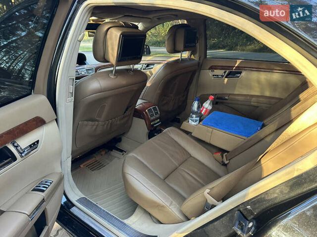 Черный Мерседес С Класс, объемом двигателя 5.5 л и пробегом 399 тыс. км за 13500 $, фото 15 на Automoto.ua