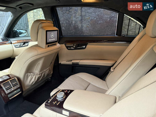 Чорний Мерседес С Клас, об'ємом двигуна 5.5 л та пробігом 243 тис. км за 12999 $, фото 24 на Automoto.ua