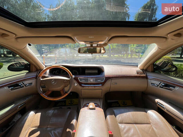 Черный Мерседес С Класс, объемом двигателя 3.5 л и пробегом 315 тыс. км за 10600 $, фото 15 на Automoto.ua