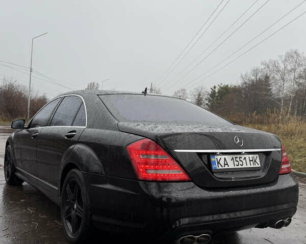 Черный Мерседес С Класс, объемом двигателя 5.5 л и пробегом 237 тыс. км за 9999 $, фото 17 на Automoto.ua