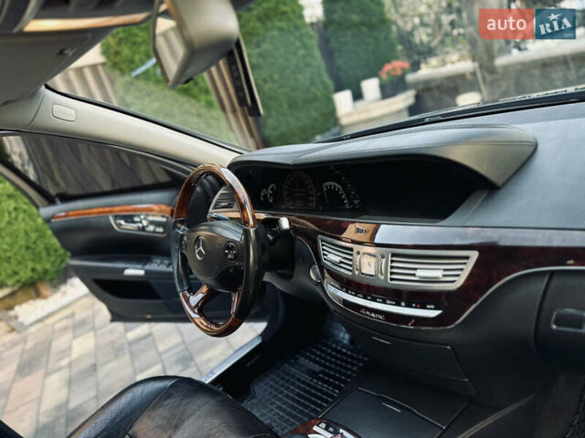 Черный Мерседес С Класс, объемом двигателя 5.5 л и пробегом 210 тыс. км за 12900 $, фото 123 на Automoto.ua