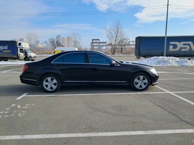 Чорний Мерседес С Клас, об'ємом двигуна 5.5 л та пробігом 250 тис. км за 12500 $, фото 1 на Automoto.ua
