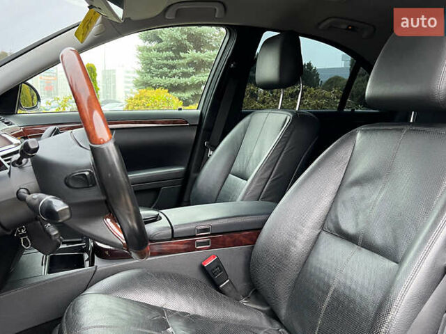 Черный Мерседес С Класс, объемом двигателя 3.5 л и пробегом 245 тыс. км за 13750 $, фото 8 на Automoto.ua