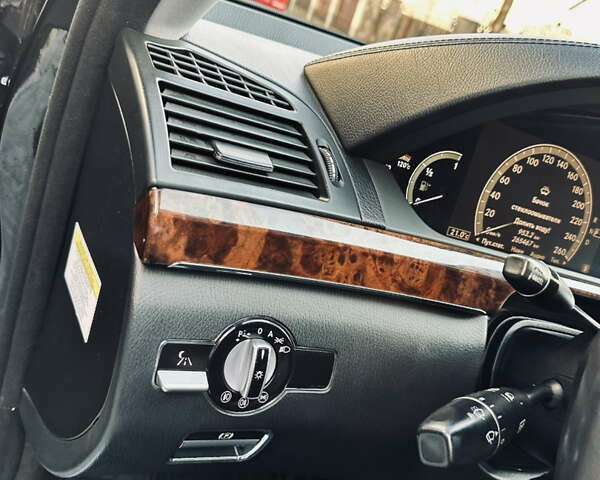 Черный Мерседес С Класс, объемом двигателя 5.5 л и пробегом 210 тыс. км за 12900 $, фото 49 на Automoto.ua