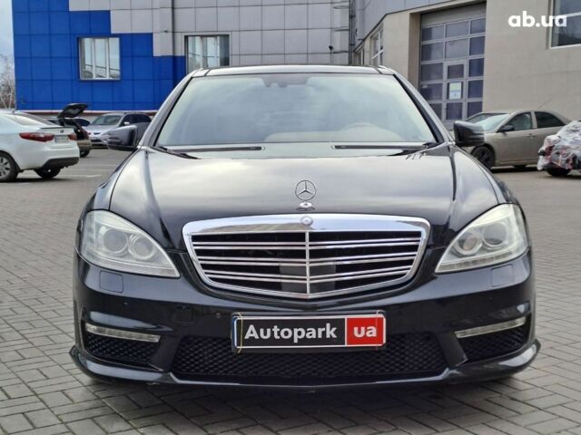 Черный Мерседес С Класс, объемом двигателя 5.5 л и пробегом 261 тыс. км за 10490 $, фото 2 на Automoto.ua
