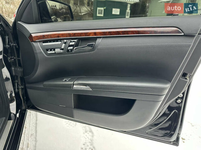 Чорний Мерседес С Клас, об'ємом двигуна 5.46 л та пробігом 129 тис. км за 17000 $, фото 19 на Automoto.ua