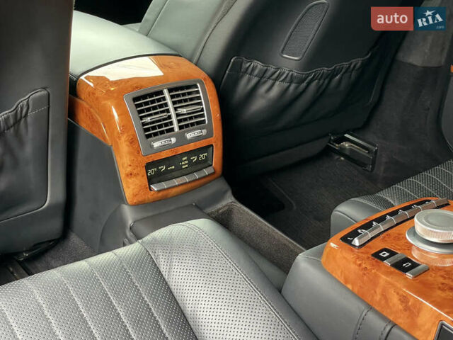 Черный Мерседес С Класс, объемом двигателя 5.5 л и пробегом 117 тыс. км за 49990 $, фото 28 на Automoto.ua