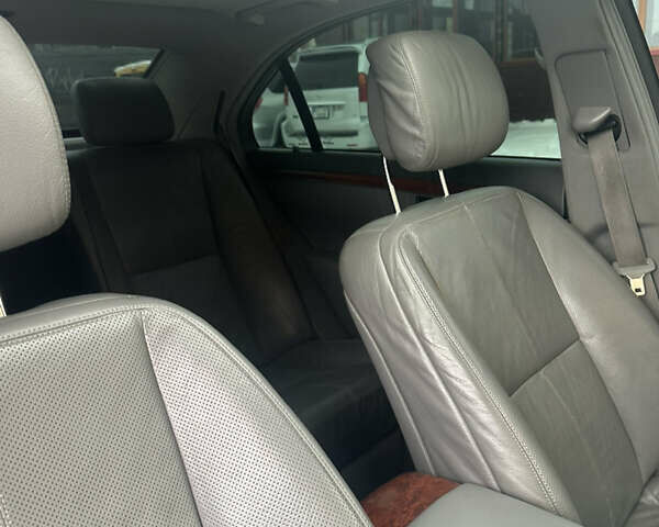 Чорний Мерседес С Клас, об'ємом двигуна 3.5 л та пробігом 208 тис. км за 11777 $, фото 14 на Automoto.ua