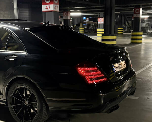 Черный Мерседес С Класс, объемом двигателя 5.5 л и пробегом 290 тыс. км за 12999 $, фото 6 на Automoto.ua