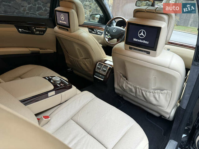 Чорний Мерседес С Клас, об'ємом двигуна 5.5 л та пробігом 243 тис. км за 12999 $, фото 29 на Automoto.ua