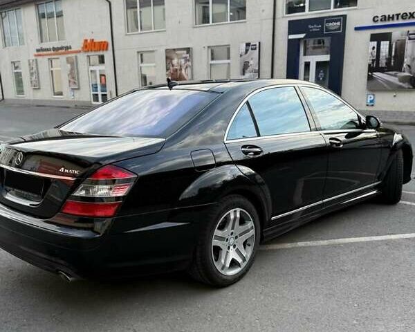 Черный Мерседес С Класс, объемом двигателя 5.46 л и пробегом 440 тыс. км за 10000 $, фото 5 на Automoto.ua