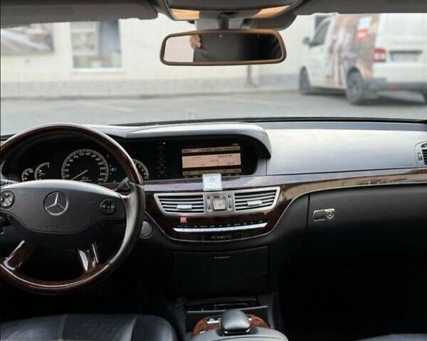 Черный Мерседес С Класс, объемом двигателя 5.46 л и пробегом 440 тыс. км за 10000 $, фото 7 на Automoto.ua