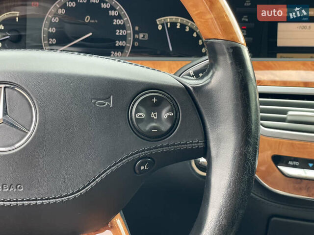 Черный Мерседес С Класс, объемом двигателя 5.5 л и пробегом 117 тыс. км за 49990 $, фото 18 на Automoto.ua