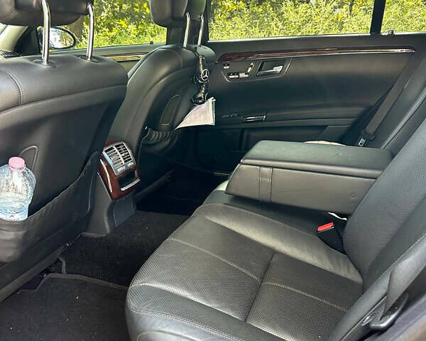 Чорний Мерседес С Клас, об'ємом двигуна 4.66 л та пробігом 587 тис. км за 9000 $, фото 12 на Automoto.ua