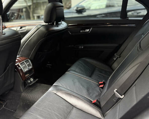 Черный Мерседес С Класс, объемом двигателя 6.21 л и пробегом 83 тыс. км за 26000 $, фото 25 на Automoto.ua