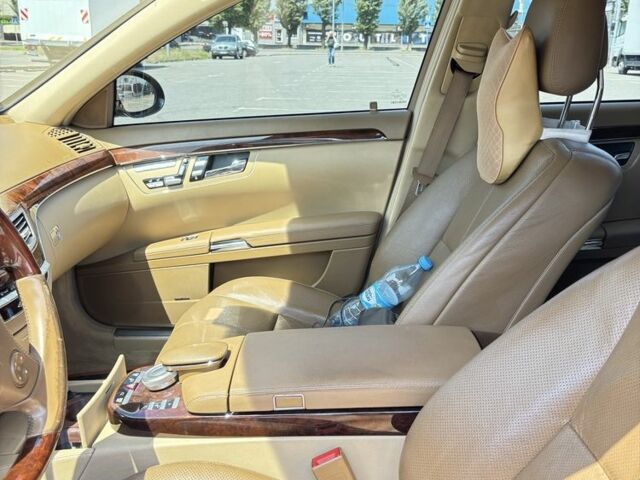 Чорний Мерседес С Клас, об'ємом двигуна 5.5 л та пробігом 262 тис. км за 13000 $, фото 10 на Automoto.ua