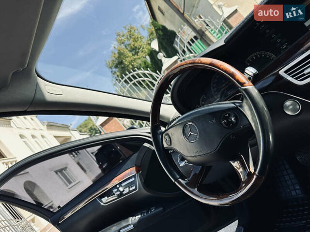 Черный Мерседес С Класс, объемом двигателя 5.5 л и пробегом 210 тыс. км за 12900 $, фото 106 на Automoto.ua