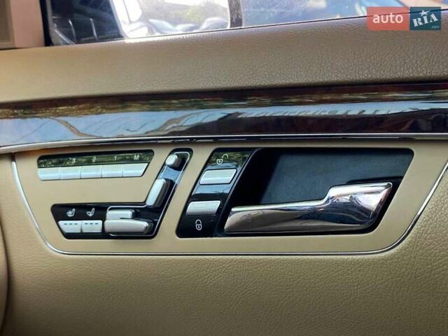 Черный Мерседес С Класс, объемом двигателя 5.46 л и пробегом 206 тыс. км за 14490 $, фото 33 на Automoto.ua