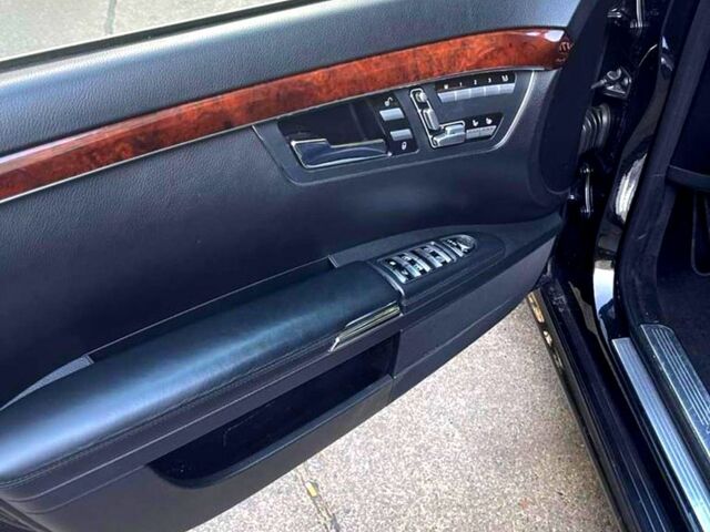 Черный Мерседес С Класс, объемом двигателя 5.5 л и пробегом 283 тыс. км за 13000 $, фото 4 на Automoto.ua