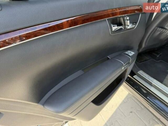 Черный Мерседес С Класс, объемом двигателя 5.46 л и пробегом 440 тыс. км за 10000 $, фото 13 на Automoto.ua