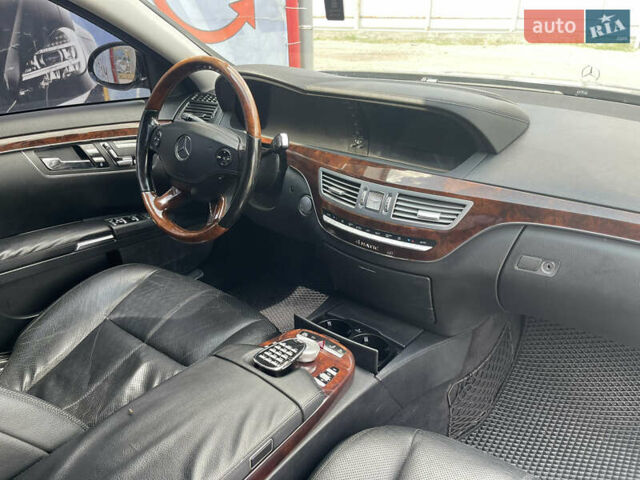Чорний Мерседес С Клас, об'ємом двигуна 5.5 л та пробігом 260 тис. км за 12999 $, фото 31 на Automoto.ua