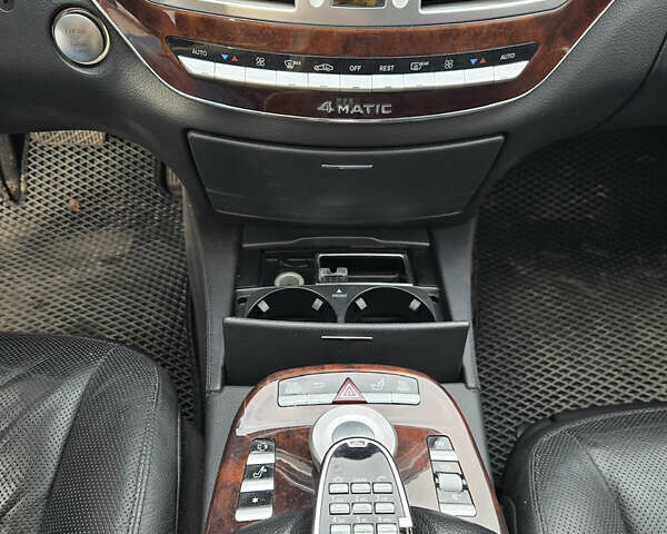 Чорний Мерседес С Клас, об'ємом двигуна 5.5 л та пробігом 260 тис. км за 12999 $, фото 13 на Automoto.ua