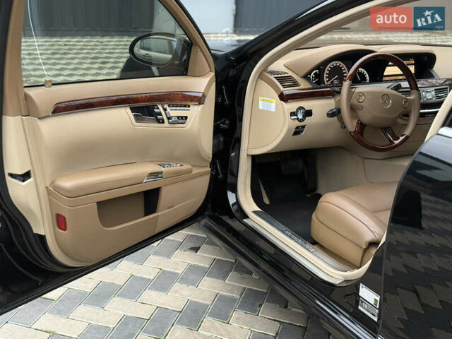 Черный Мерседес С Класс, объемом двигателя 5.46 л и пробегом 70 тыс. км за 20500 $, фото 6 на Automoto.ua