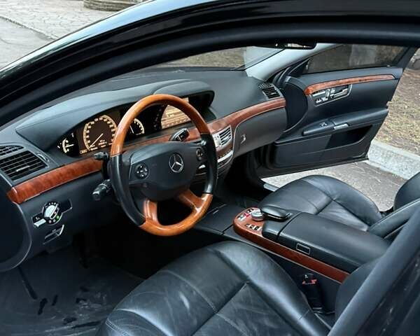 Черный Мерседес С Класс, объемом двигателя 5.5 л и пробегом 290 тыс. км за 10777 $, фото 23 на Automoto.ua