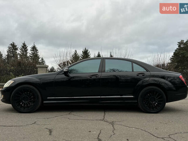 Черный Мерседес С Класс, объемом двигателя 5.5 л и пробегом 238 тыс. км за 10000 $, фото 44 на Automoto.ua