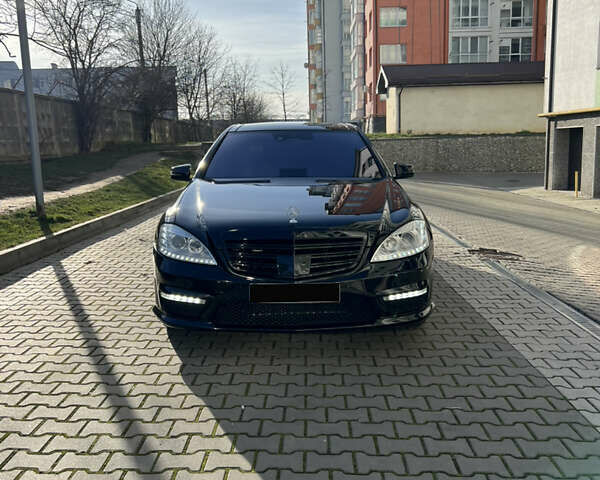 Черный Мерседес С Класс, объемом двигателя 5.5 л и пробегом 334 тыс. км за 14600 $, фото 1 на Automoto.ua