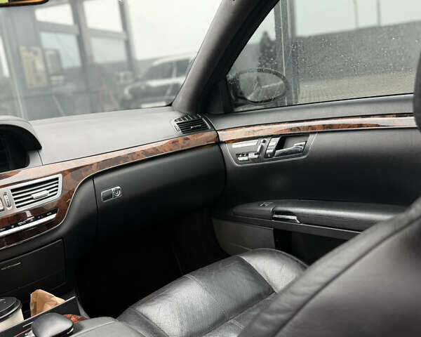 Черный Мерседес С Класс, объемом двигателя 2.99 л и пробегом 300 тыс. км за 10500 $, фото 12 на Automoto.ua