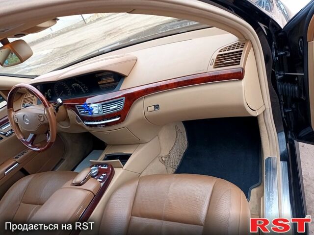 Чорний Мерседес С Клас, об'ємом двигуна 5.4 л та пробігом 208 тис. км за 17500 $, фото 10 на Automoto.ua