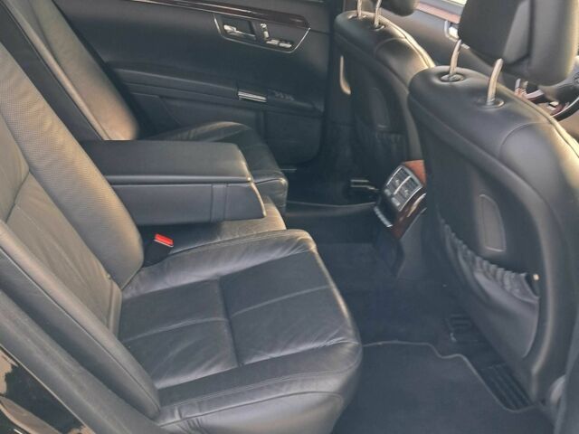 Чорний Мерседес С Клас, об'ємом двигуна 5.5 л та пробігом 250 тис. км за 12500 $, фото 21 на Automoto.ua