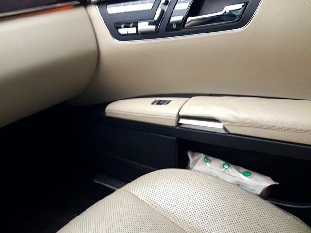 Чорний Мерседес С Клас, об'ємом двигуна 3.5 л та пробігом 157 тис. км за 12300 $, фото 7 на Automoto.ua