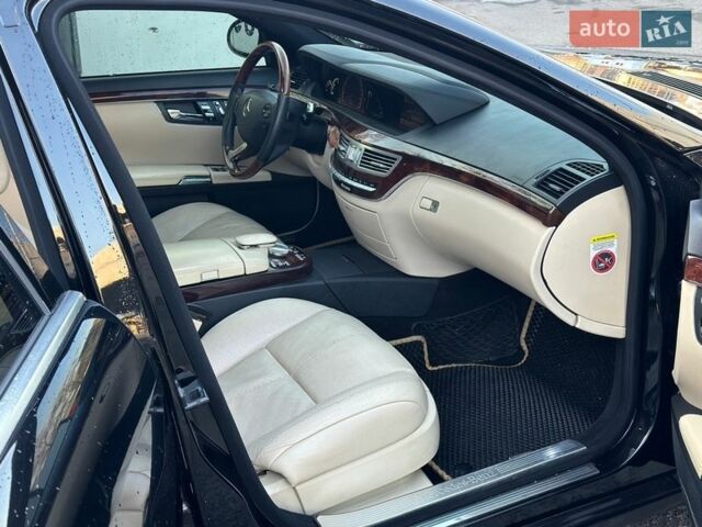 Черный Мерседес С Класс, объемом двигателя 4.66 л и пробегом 198 тыс. км за 14000 $, фото 15 на Automoto.ua
