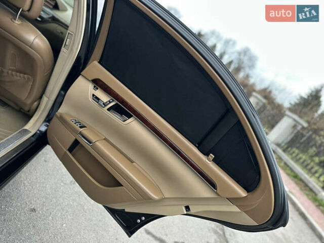 Черный Мерседес С Класс, объемом двигателя 5.5 л и пробегом 238 тыс. км за 10000 $, фото 16 на Automoto.ua